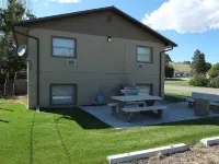 Freshly Remodeled 2 Bedroom, Full Kitchen, living Room Suite, in Cascade unit #1 Hotels in Cascade