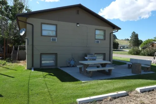 Freshly Remodeled 2 Bedroom, Full Kitchen, living Room Suite, in Cascade unit #3