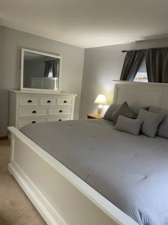 Cozy 2-Bedroom Apartment Just 6 Minutes Drive to Cape Cod Beaches Отели в г. Деннис