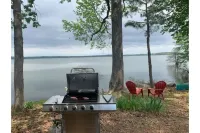 Lake house, amazing view, hot tub