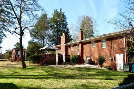 3-bedroom house in awesome Salisbury with WiFi, AC