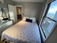 2BR 1BA Condo on Bethany Boardwalk - Awesome location - sunset view Hotel di 