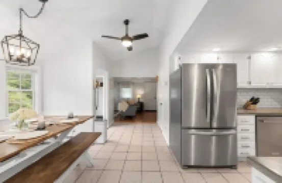 Peaceful Oasis minutes to T.F. Green International Airport, Main Street & more