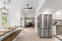 Peaceful Oasis minutes to T.F. Green International Airport, Main Street & more