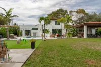 Fun Luxury Villa W/ Pool, Concierge, Yacht and Chef Services!