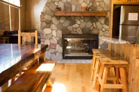 Private - Secluded Lake Home/Sleeps up to 20 people - Homestays