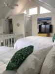 Panoramic Ocean Views, Fresh interior, Steps from Beach and BHI Club