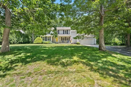 Misquamicut Beach House, Just 1 Mile From the Ocean!