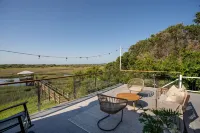 Marsh front villa on an acre. Private Dock + hot tub, steps from the beach