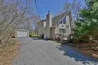 Cozy Pocono Chalet Hotels near Dollar General