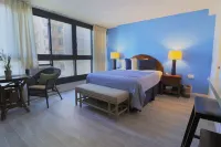 the Birdcage - Waikiki Hideaway, Steps to the Beach