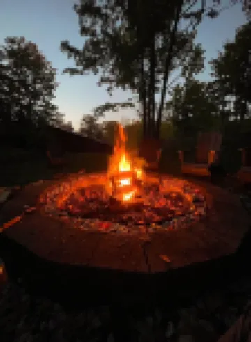 4 Bedroom Rustic and Secluded Cabin. Dogs Welcome!