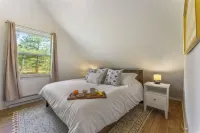 Elegant A-Frame w/ Hot Tub Views! Close to town, skiing, & hiking!