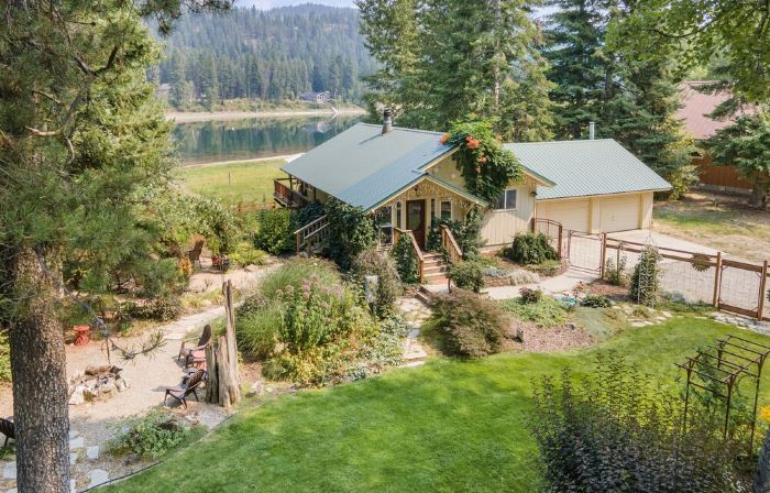 Garden Cottage Getaway on the Pend Oreille River! Pet-Friendly! Water Access!!