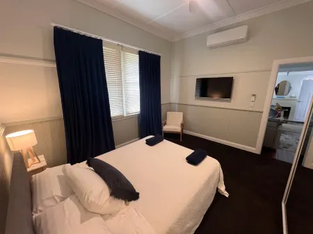 Central Lismore 2 bedroom apartment Отели в г. Лисмор