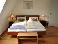 Beach house, 200 square meters. Wf., Directly on the Plauer See, Müritz, 30m to beach, Sky Hotels in Funfseen