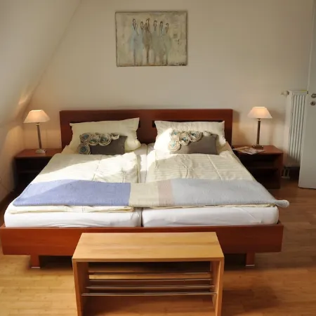 Beach house, 200 square meters. Wf., Directly on the Plauer See, Müritz, 30m to beach, Sky