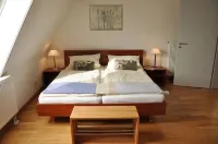 Beach house, 200 square meters. Wf., Directly on the Plauer See, Müritz, 30m to beach, Sky