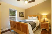 Clean & Cozy 2br/2ba, Remodeled w/ Hot Tub, Close To Beach & Town: See Reviews