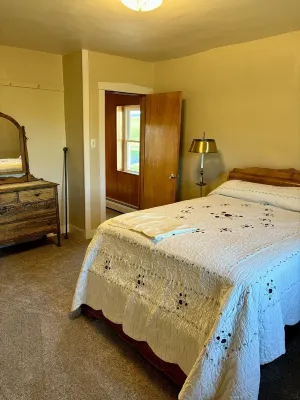 Spacious farmhouse on working PA family farm.  Close to AOAA park and Knoebels! Hotels near Iup Indiana pa