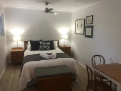 Tangara - A Stylish Newly Renovated Studio Apartment, close to the surf beach.