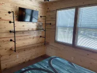 Lake view 2 bedroom cabin that sleeps 6. Private deck and fire pit area. Hotels in Grove