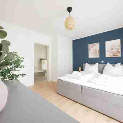 85qm, Parkplatz, Zentral, Großer Balkon, 2 Bäder Rooms