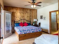 Longhorn•Pool•Cabana Kitchen•Quiet SubDiv•Sleeps 27•FREE Frio Access +VIP Perks Hotels in Concan
