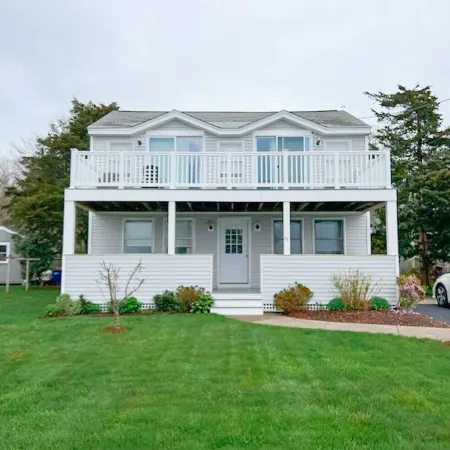 Beautiful 3 bedroom house by the ocean Отели в г. Фэрхейвен
