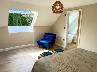 Gloriously rural, Y Felin is a fantastic luxury barn conversion in Pembrokeshire Hotel dekat The Georges Restaurant & Cafe Bar