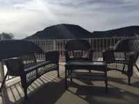 Peace calling? Stargaze on Roof Deck, Red Rock Views to Relax, Sip & Enjoy!