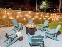 Kansas Escape with Movie Room, Hot Tub, Mini Golf, Pickleball, Game Room & more! Hotels near Antioch Park