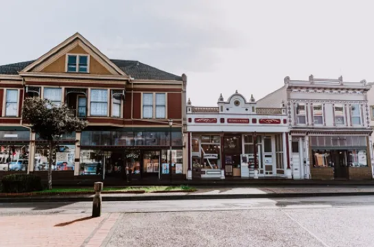 Bay Breeze across from Waterfront