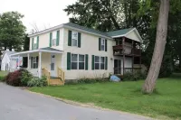 Lucky Little Lake House - Heart of Sylvan Beach Hotels in Sylvan Beach