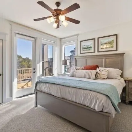 Beautifully REMODELED villa in the hollows/lake Travis/ quartz countertops, etc
