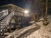 Slopeside Beech Mtn - Ski-in/Ski-Out - Beat the Heat - Biking + Mountain Views - balcony