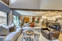 East Vail Spacious Remodeled Ski Retreat with Private Hot Tub