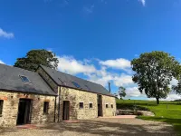 Gloriously rural, Y Felin is a fantastic luxury barn conversion in Pembrokeshire Hotel dekat The Georges Restaurant & Cafe Bar