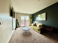 Quiet King Size with City Views