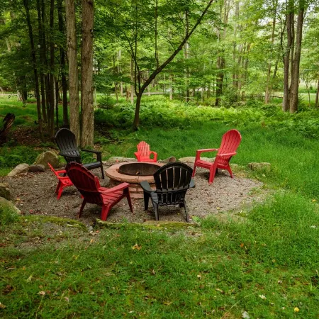 Poconos Retreat: Hot Tub, Game Room, Lakes, BBQ, Fire Pit & Family Fun