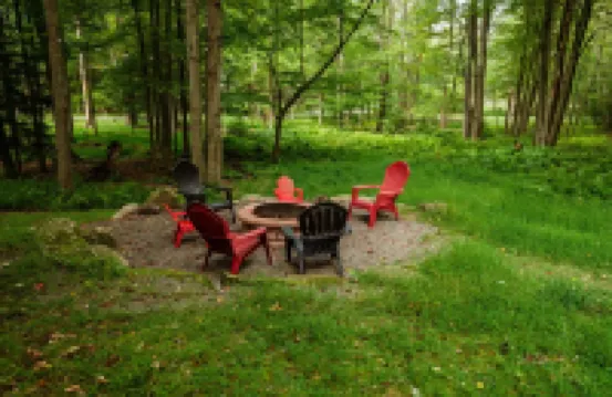 Poconos Retreat: Hot Tub, Game Room, Lakes, BBQ, Fire Pit & Family Fun