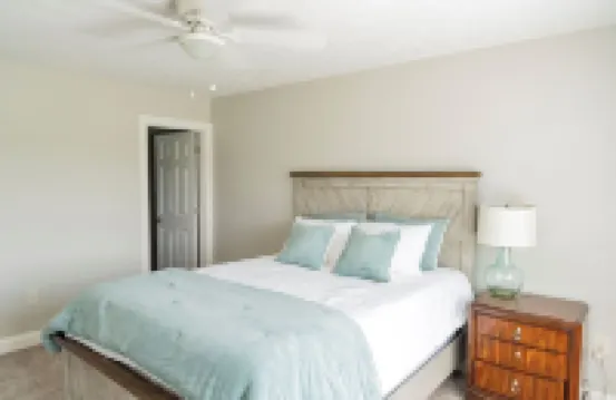 Sophisticated Golf Community Townhouse!–3442 Hoteles en Lysander