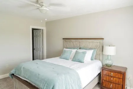 Sophisticated Golf Community Townhouse!–3442