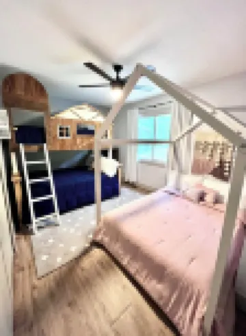 Fully remodeled cottage on private wooded setting, minutes from golf and skiing!