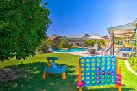 New AZ Oasis, Fire Pit, Yard, Grill, & Hot Tub!