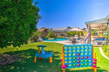 New AZ Oasis, Fire Pit, Yard, Grill, & Hot Tub!