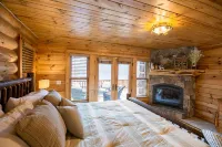 Luxury Lakefront Cabin - balcony