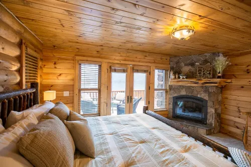 Luxury Lakefront Cabin