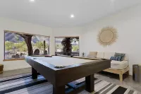 Welcome to the Hokum House! Incredible city and mountain views.