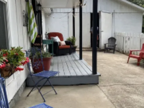 Hidden Gems in Heart of Suwanee 1Br/1Ba - 2 separate cottages available Hotels in Suwanee